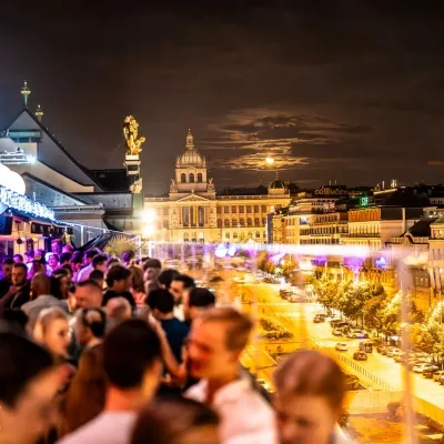 EVJF – Pub Crawl & Disco « Duplex